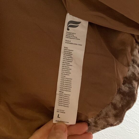 NWOT Fabletics Wander Crushed Velour Cropped Puffer Jacket Size L - Picture 8 of 10